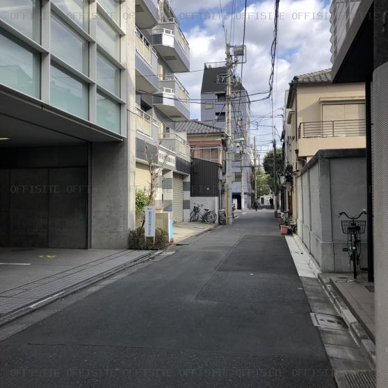 東上野六丁目ビルのビル前面道路