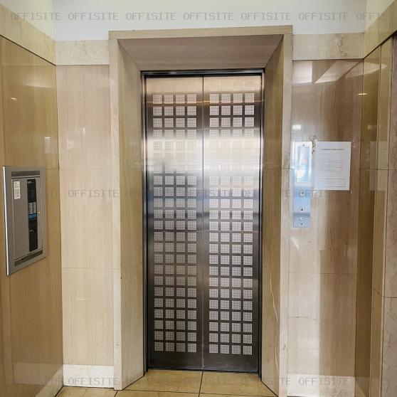 新明ビルのエレベーター