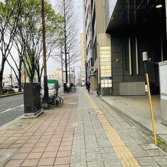 仙台松村ビルの前面歩道