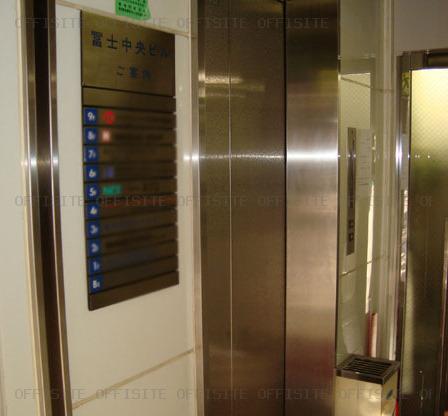 冨士中央ビルのエレベーター