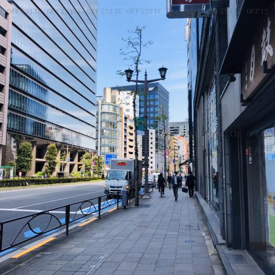 東京ビルのビル前面道路