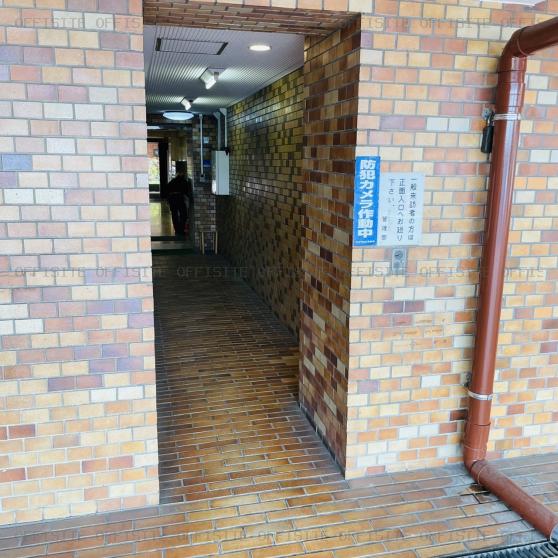 紀尾井ロイヤルハイツの背面オフィス出入口