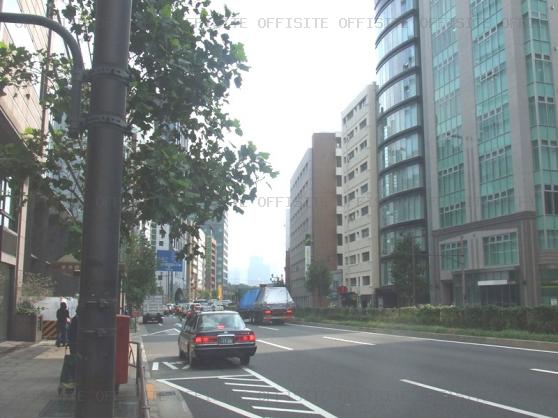 麹町スクエアプラザのビル前面道路