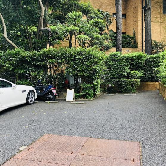 赤坂ヒルサイドハウスⅡの駐車場