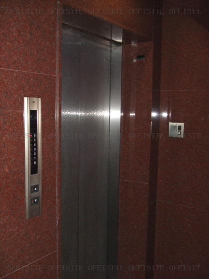 ハトヤビルのエレベーター