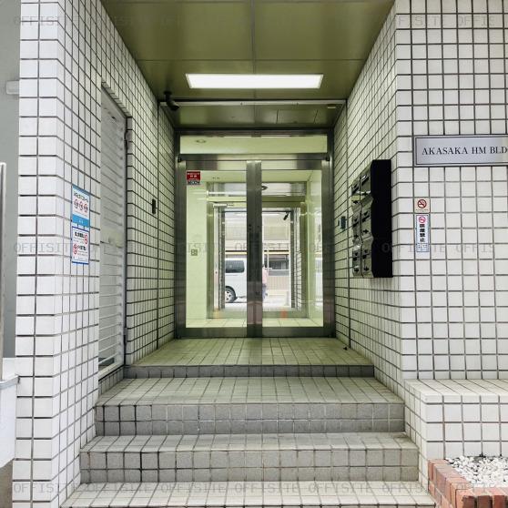 赤坂ＨMビルのオフィスビル出入口