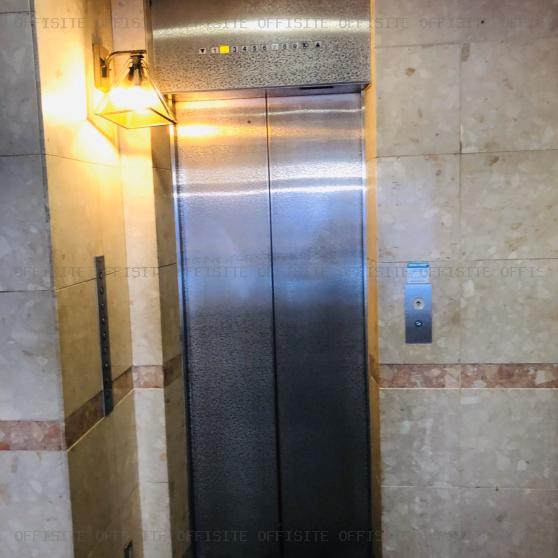 東和ビルのエレベーター