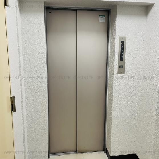 鈴武ビルのエレベーター