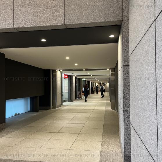 東京ダイヤビル３号館のオフィスビル共用通路