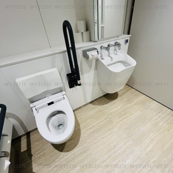 吉祥寺フコク生命ビルの基準階　多目的トイレ