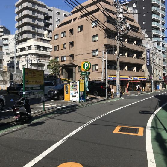 モドマルシェ渋谷桜丘ビルのビル前面道路