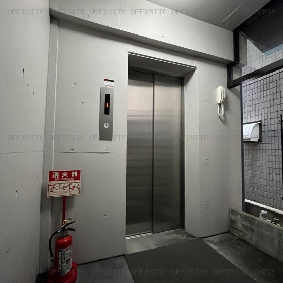 ドルチェ新宿ビルのエレベーター