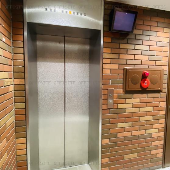 第一三須ビルのエレベーター