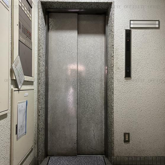 光工芸社ビルのエレベーター