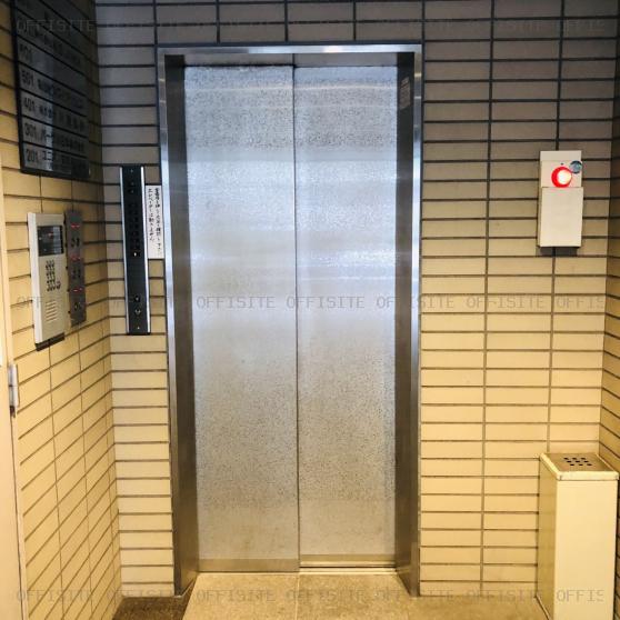 松下ビルのエレベーター
