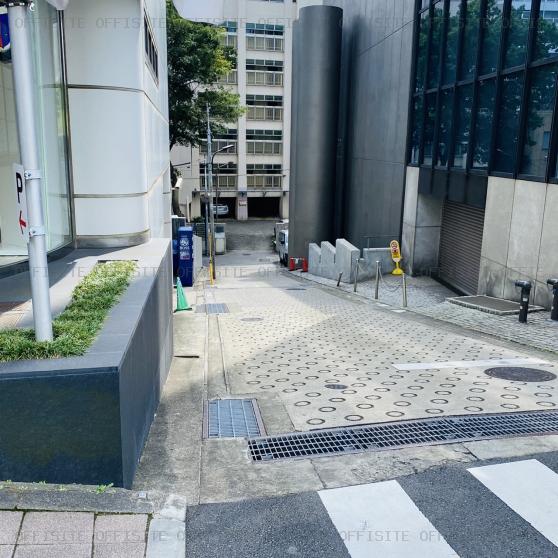 アトム青山タワーの駐車場