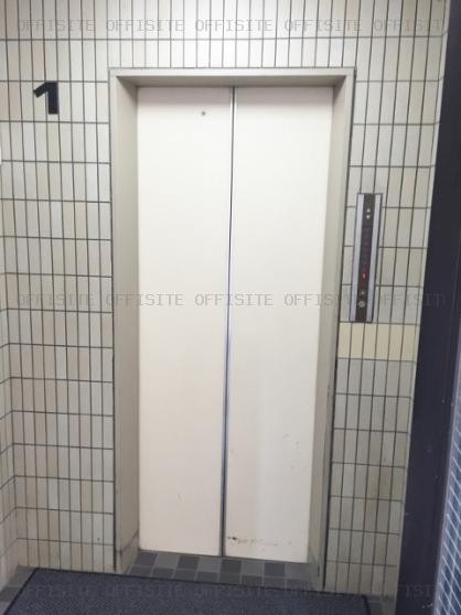三王ビルのエレベーター