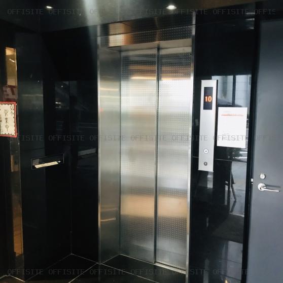 京王西新宿南ビルのエレベーター