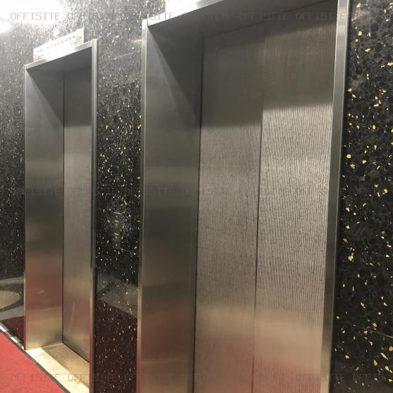 群馬ビルのエレベーター