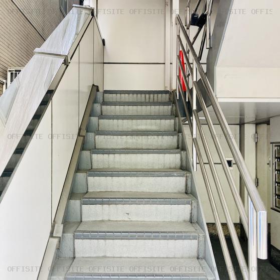 ３０山京ビルの階段