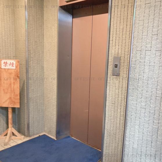 サラトガビルのエレベーター