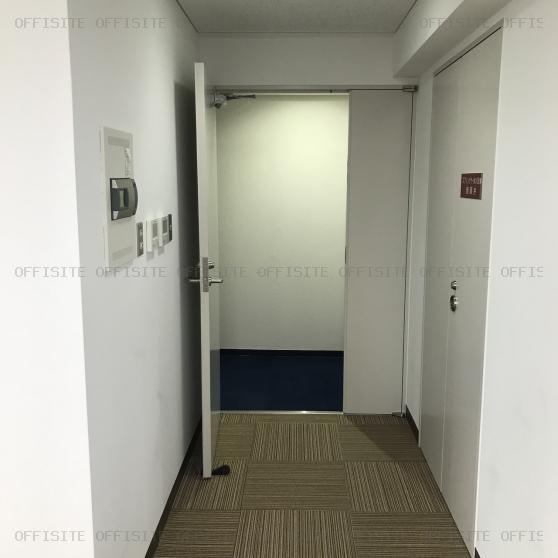 新宿ラムダックスビルの1201号室 貸室入口