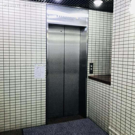 新栄宮益ビルのエレベーター