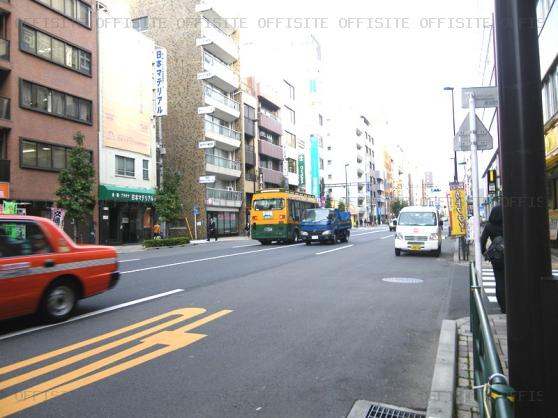 上野永谷タウンプラザのビル前面道路