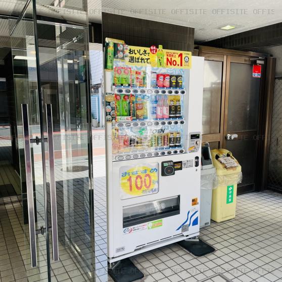 東上野ビルの自動販売機