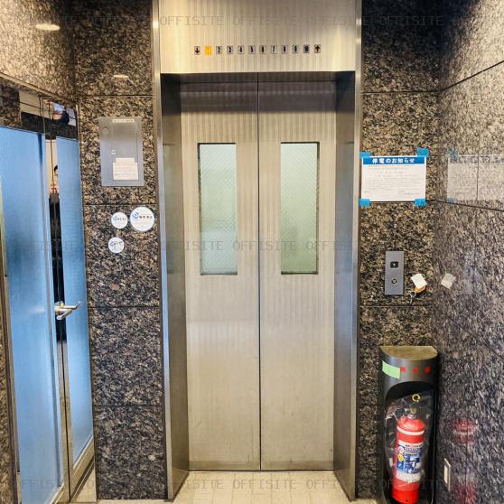 服部ビルのエレベーター