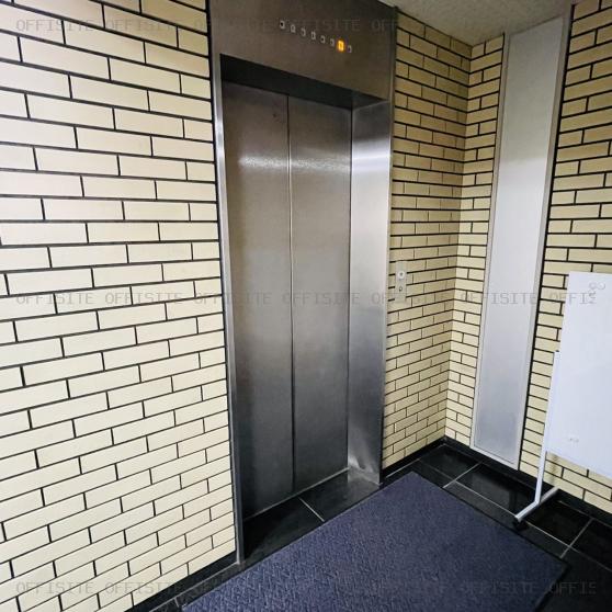 金型年金会館ビルのエレベーター