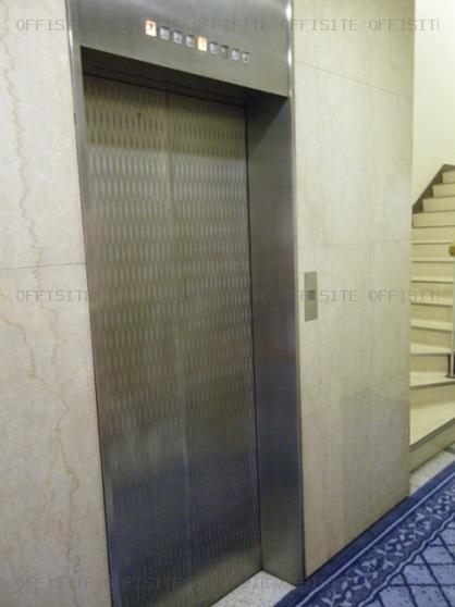 有楽橋ビルのエレベーター