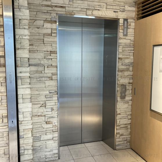 ＧＩＮＺＡ ＵＲＢＡＮ ２１ビルのエレベーター