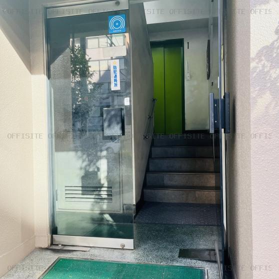 永井第一ビルのオフィスビル出入口