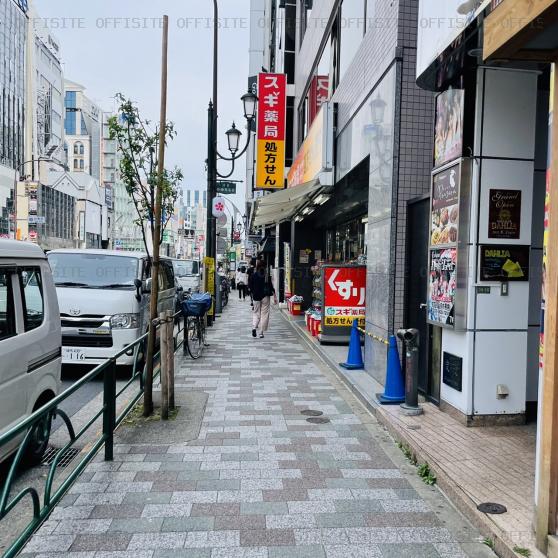 上野ＴＨビルの前面歩道