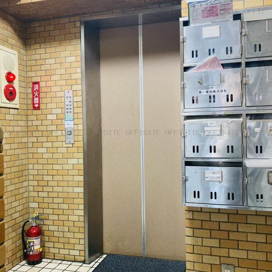 正明冨士ビルのエレベーター