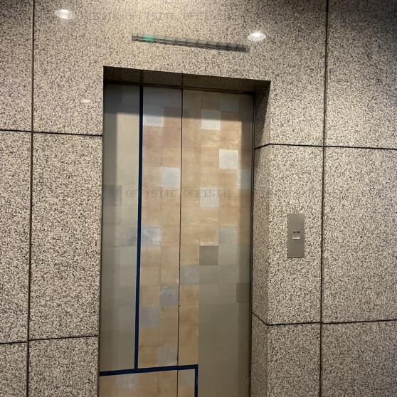 川庄ビルのエレベーター