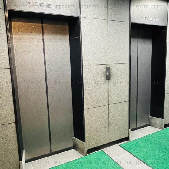 日伸ビルのエレベーター