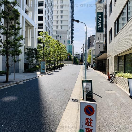 オリエント赤坂モートサイドのビル前面道路