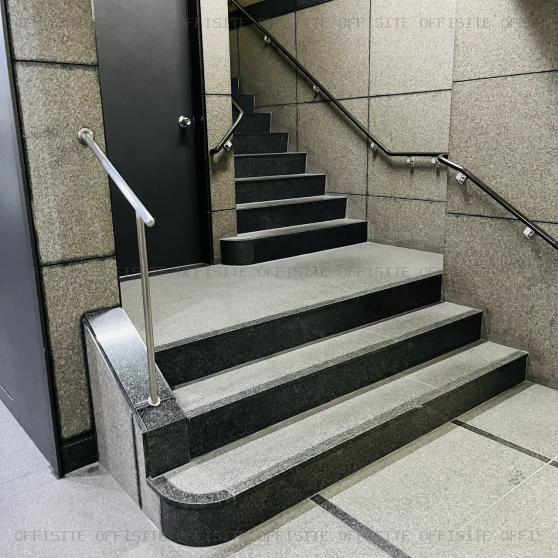 メットライフ新横浜ビルの内階段