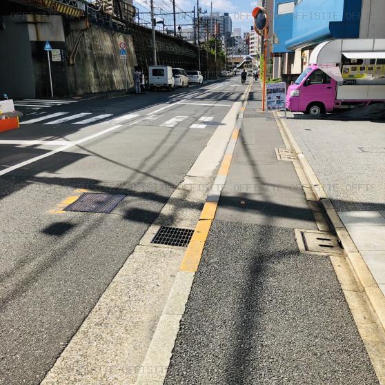 飯田橋ｉーＭＡＲＫ ＡＮＮＥＸのビル前面道路