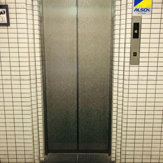 九段久保山ビルのエレベーター