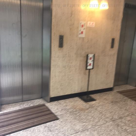 晴和ビルのエレベーター