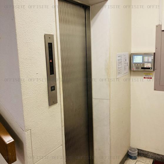 神保町会館ビルのエレベーター