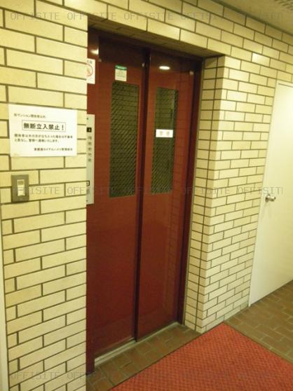 東銀座ロイアルハイツのエレベーター 