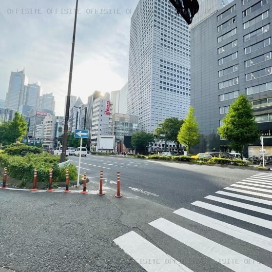 ＫＴ新宿ビルの前面道路