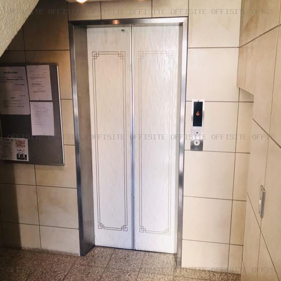 花岡ビルのエレベーター