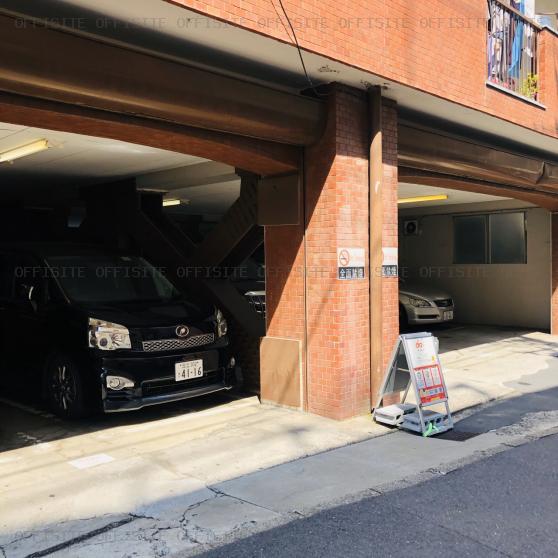 寛永寺坂ハイムの駐車場