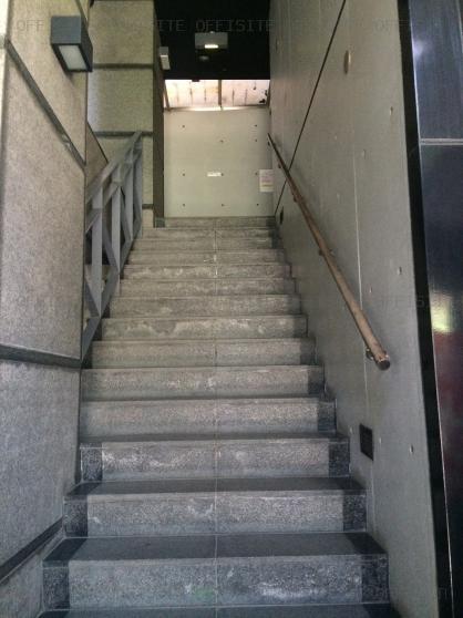 広尾ファイブビルの階段