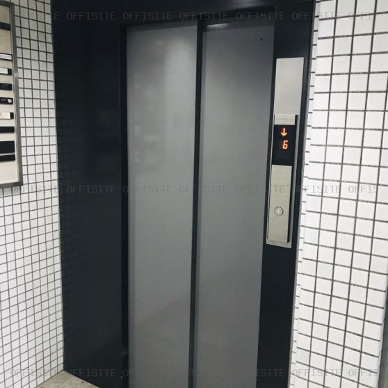 陽輪台西新宿ビルのエレベーター